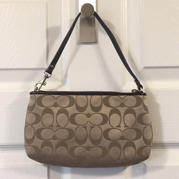 Coach Clutch - Picture 3 of 5